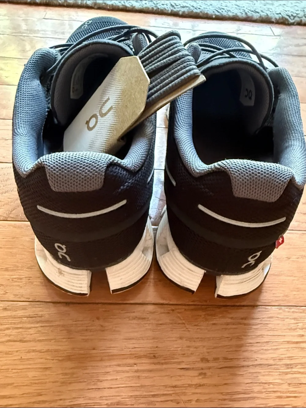 On Running Cloud Women's in Black and White - size 8.5
